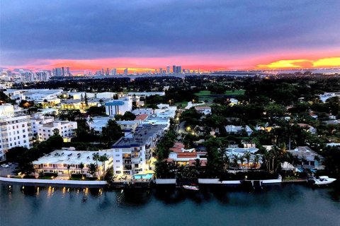 Condominio en alquiler en Miami Beach, Florida, 1 dormitorio, 78.78 m2 № 1956487 - foto 3