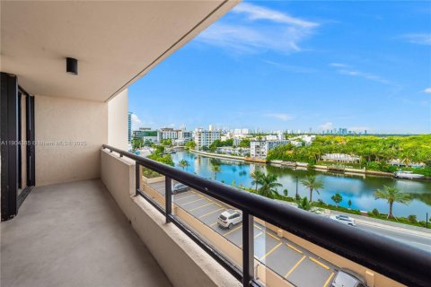 Condominio en alquiler en Miami Beach, Florida, 1 dormitorio, 78.78 m2 № 1956487 - foto 2