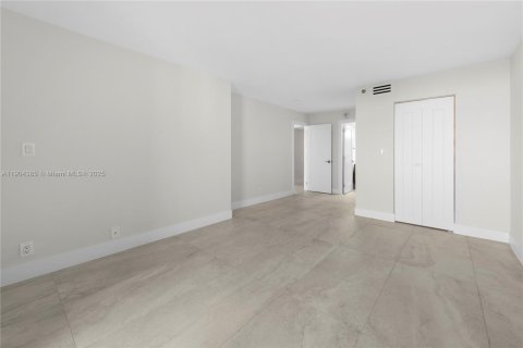 Condominio en alquiler en Miami Beach, Florida, 1 dormitorio, 78.78 m2 № 1956487 - foto 15