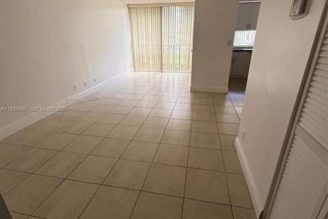 Condo in Sunny Isles Beach, Florida, 1 bedroom  № 1992313 - photo 29