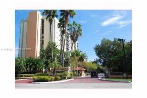 Снять в аренду кондоминиум в Санни-Айлс-Бич, Флорида 1 спальня, 59.46м2, № 1992313 - фото 1