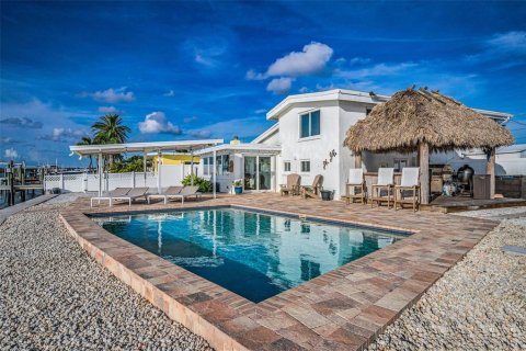 Casa en venta en Redington Beach, Florida, 2 dormitorios, 158.31 m2 № 1824076 - foto 2