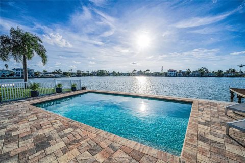 Casa en venta en Redington Beach, Florida, 2 dormitorios, 158.31 m2 № 1824076 - foto 24