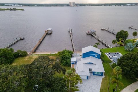 Casa en venta en Daytona Beach, Florida, 3 dormitorios, 221.48 m2 № 1912594 - foto 1