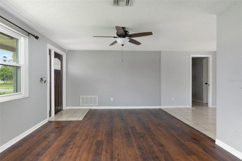 House in Largo, Florida 3 bedrooms, 104.24 sq.m. № 1802276 - photo 6
