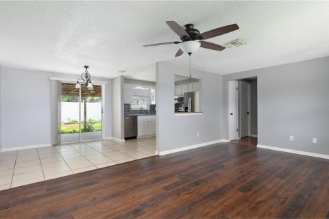 House in Largo, Florida 3 bedrooms, 104.24 sq.m. № 1802276 - photo 5