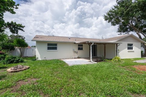 House in Largo, Florida 3 bedrooms, 104.24 sq.m. № 1802276 - photo 20