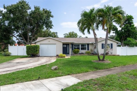 House in Largo, Florida 3 bedrooms, 104.24 sq.m. № 1802276 - photo 2