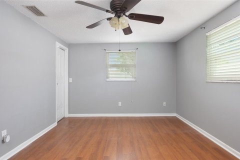 House in Largo, Florida 3 bedrooms, 104.24 sq.m. № 1802276 - photo 11