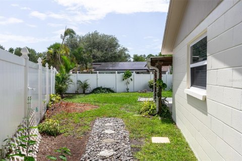 House in Largo, Florida 3 bedrooms, 104.24 sq.m. № 1802276 - photo 24