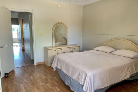 Condo in Miami, Florida, 1 bedroom  № 2006290 - photo 3