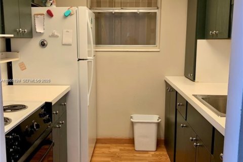 Condo in Miami, Florida, 1 bedroom  № 2006290 - photo 6