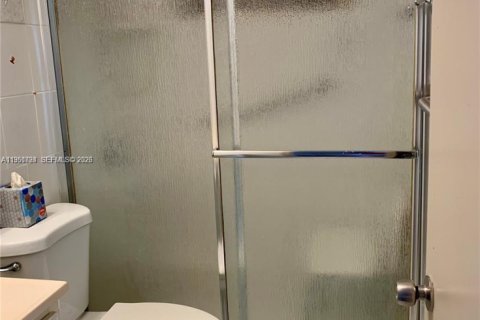 Condo in Miami, Florida, 1 bedroom  № 2006290 - photo 5