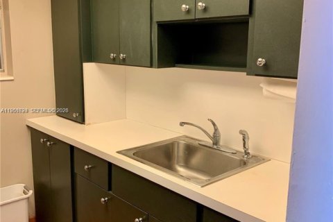 Condo in Miami, Florida, 1 bedroom  № 2006290 - photo 7