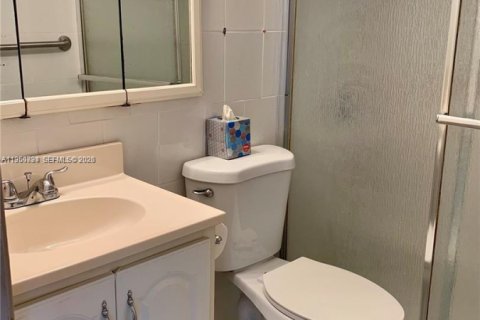 Condo in Miami, Florida, 1 bedroom  № 2006290 - photo 4