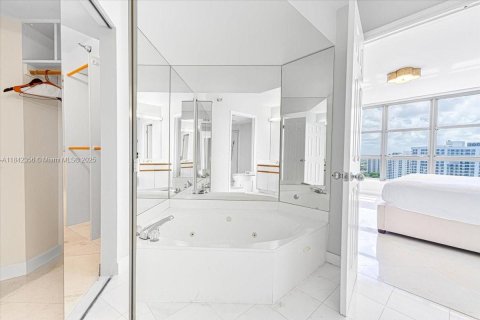 Condominio en venta en Aventura, Florida, 3 dormitorios, 159.23 m2 № 1940229 - foto 26