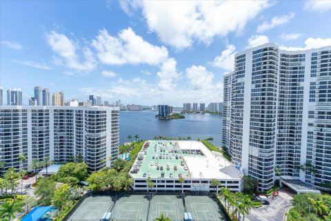 Condominio en venta en Aventura, Florida, 3 dormitorios, 159.23 m2 № 1940229 - foto 28