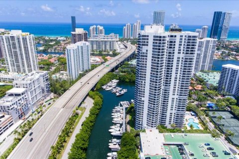 Condominio en venta en Aventura, Florida, 3 dormitorios, 159.23 m2 № 1940229 - foto 14