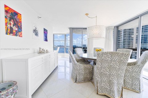 Condominio en venta en Aventura, Florida, 3 dormitorios, 159.23 m2 № 1940229 - foto 3