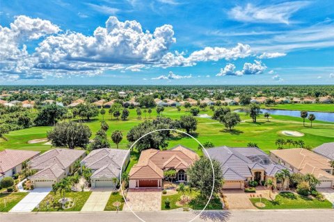 Villa ou maison à vendre à Punta Gorda, Floride: 3 chambres, 230.68 m2 № 2406272 - photo 2