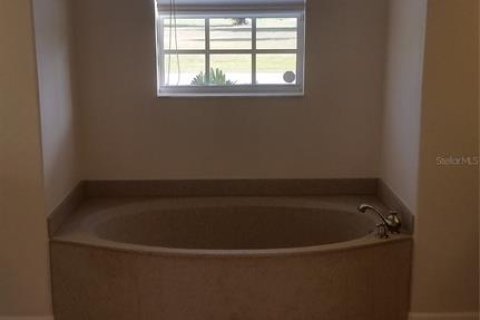 Villa ou maison à louer à Punta Gorda, Floride: 3 chambres, 180.97 m2 № 1687732 - photo 12