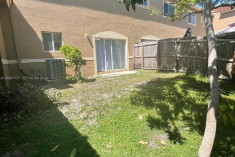 Townhouse in Cutler Bay, Florida 3 bedrooms, 120.31 sq.m. № 2070395 - photo 17