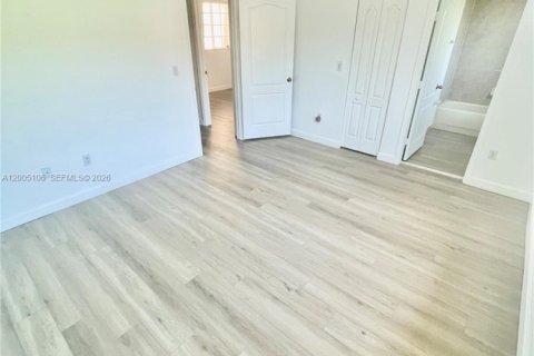 Townhouse in Cutler Bay, Florida 3 bedrooms, 120.31 sq.m. № 2070395 - photo 14