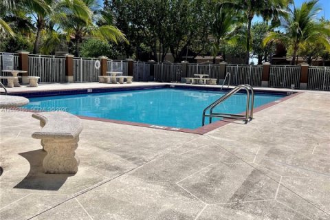 Townhouse in Cutler Bay, Florida 3 bedrooms, 120.31 sq.m. № 2070395 - photo 22