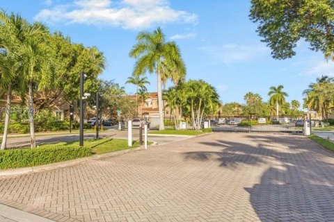 Townhouse in Cutler Bay, Florida 3 bedrooms, 120.31 sq.m. № 2070395 - photo 25