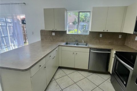 Townhouse in Cutler Bay, Florida 3 bedrooms, 120.31 sq.m. № 2070395 - photo 4