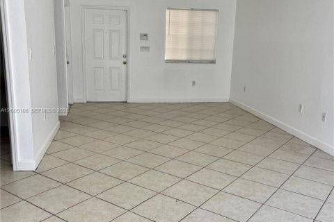 Townhouse in Cutler Bay, Florida 3 bedrooms, 120.31 sq.m. № 2070395 - photo 8