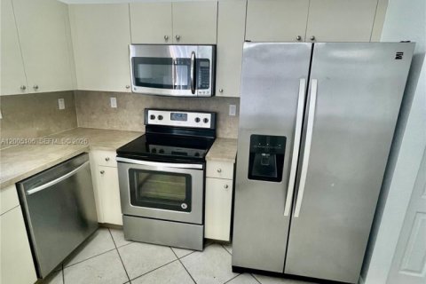 Townhouse in Cutler Bay, Florida 3 bedrooms, 120.31 sq.m. № 2070395 - photo 5