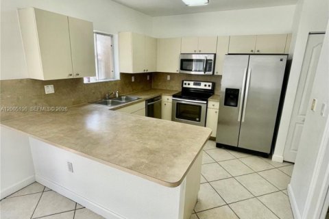 Townhouse in Cutler Bay, Florida 3 bedrooms, 120.31 sq.m. № 2070395 - photo 6