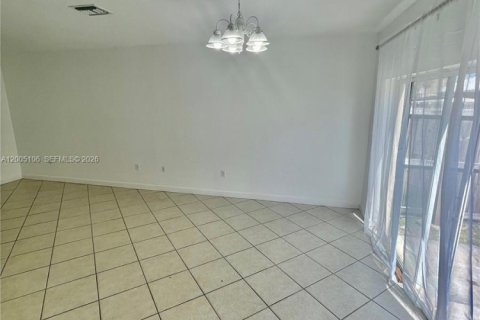 Townhouse in Cutler Bay, Florida 3 bedrooms, 120.31 sq.m. № 2070395 - photo 9