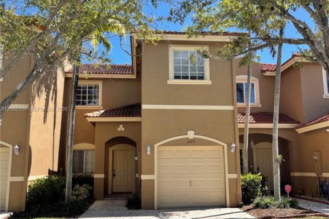 Townhouse in Cutler Bay, Florida 3 bedrooms, 120.31 sq.m. № 2070395