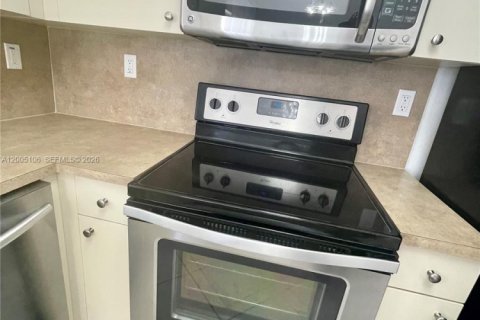 Townhouse in Cutler Bay, Florida 3 bedrooms, 120.31 sq.m. № 2070395 - photo 3