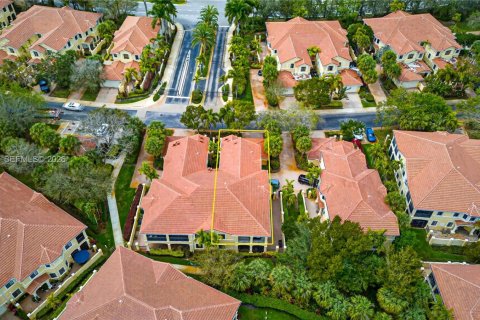 Townhouse in Weston, Florida 4 bedrooms, 219.25 sq.m. № 2189410 - photo 26