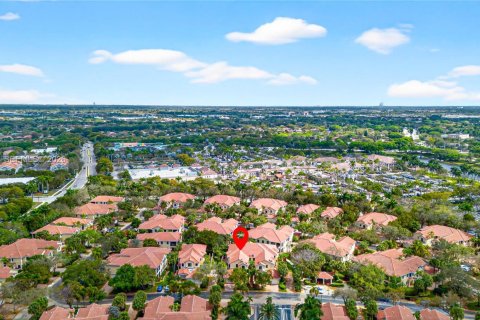 Townhouse in Weston, Florida 4 bedrooms, 219.25 sq.m. № 2189410 - photo 27