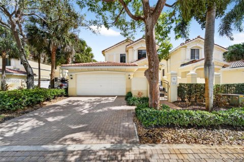 Townhouse in Weston, Florida 4 bedrooms, 219.25 sq.m. № 2189410 - photo 2