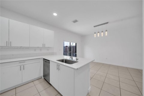 House in Homestead, Florida 3 bedrooms, 149.76 sq.m. № 1827527 - photo 7