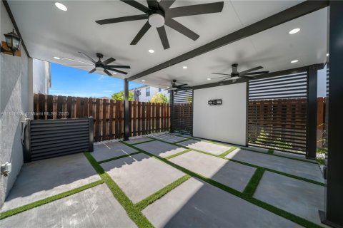 House in Homestead, Florida 3 bedrooms, 149.76 sq.m. № 1827527 - photo 1