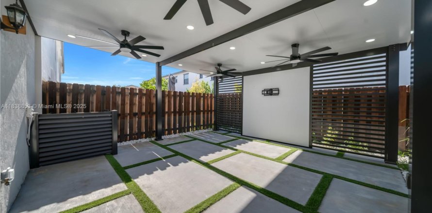 House in Homestead, Florida 3 bedrooms, 149.76 sq.m. № 1827527