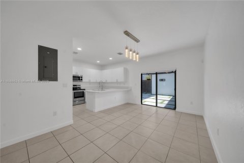 House in Homestead, Florida 3 bedrooms, 149.76 sq.m. № 1827527 - photo 5
