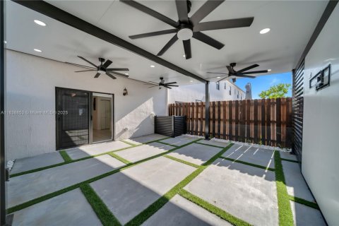 House in Homestead, Florida 3 bedrooms, 149.76 sq.m. № 1827527 - photo 2