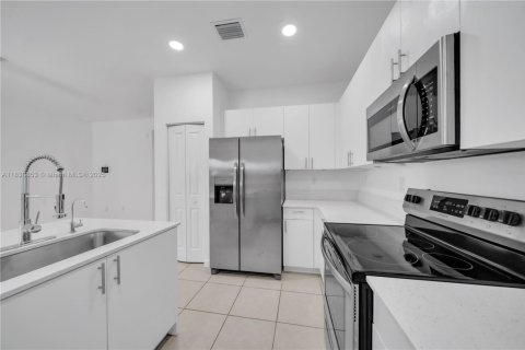 House in Homestead, Florida 3 bedrooms, 149.76 sq.m. № 1827527 - photo 4