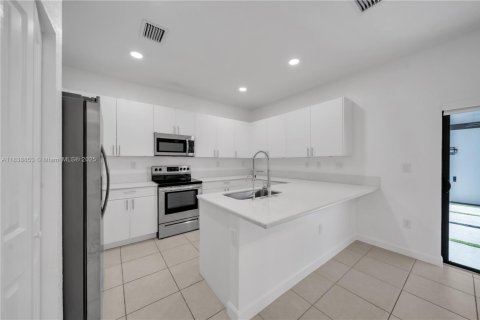 House in Homestead, Florida 3 bedrooms, 149.76 sq.m. № 1827527 - photo 3