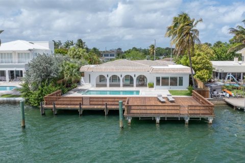 Casa en venta en Miami Beach, Florida, 4 dormitorios, 400.87 m2 № 2268715 - foto 14