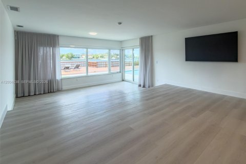 Casa en venta en Miami Beach, Florida, 4 dormitorios, 400.87 m2 № 2268715 - foto 18