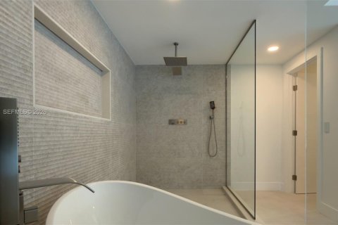 Casa en venta en Miami Beach, Florida, 4 dormitorios, 400.87 m2 № 2268715 - foto 30