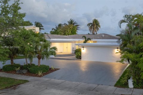 Casa en venta en Miami Beach, Florida, 4 dormitorios, 400.87 m2 № 2268715 - foto 7